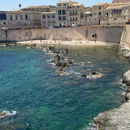 Vicolo A Mare Apartment *