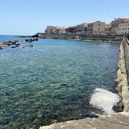 Vicolo A Mare Apartment *